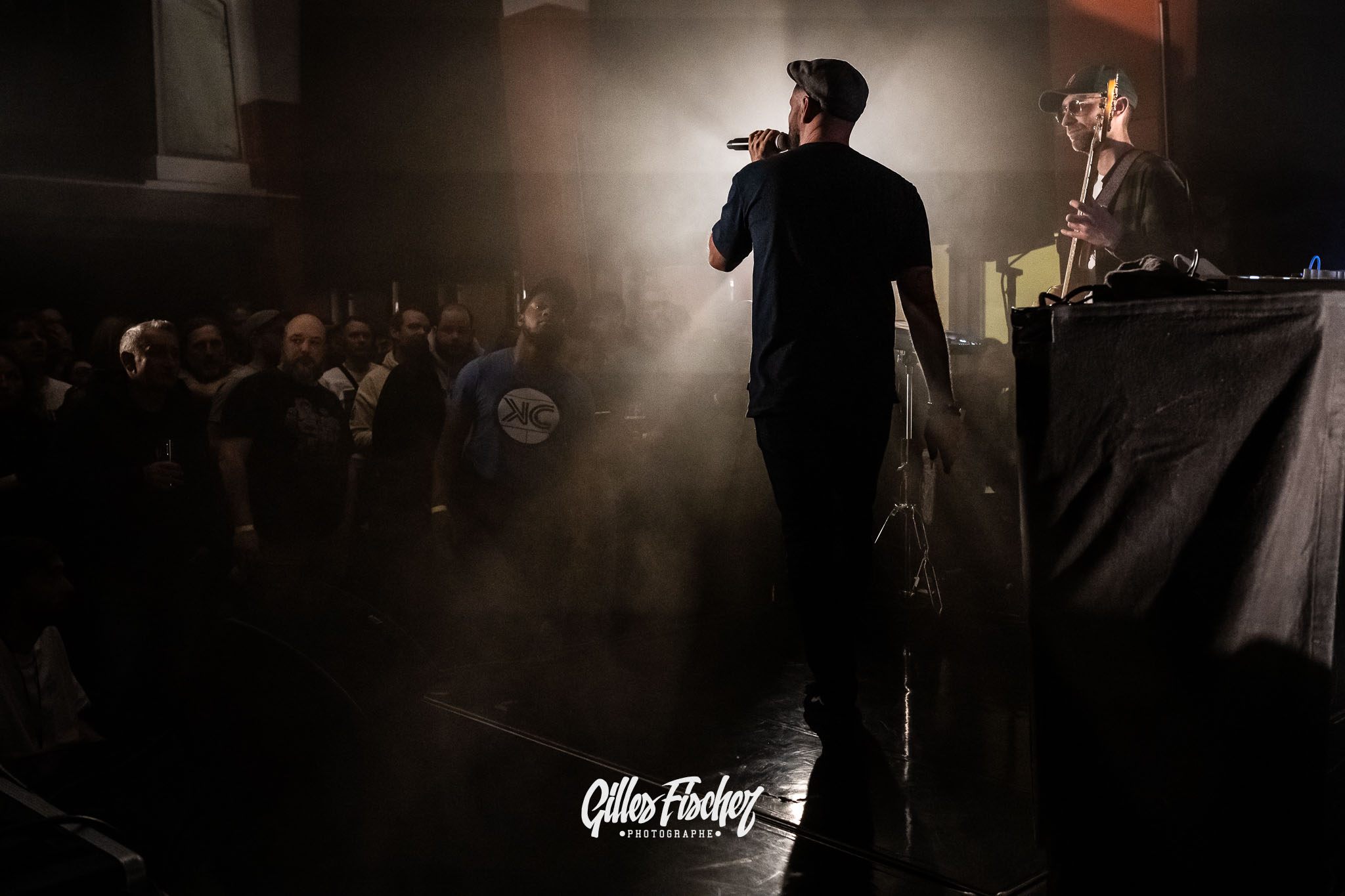 Melfiano sur scène face au public